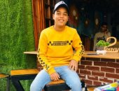 بالأبيض والأسود.. "إيهاب" يشارك بلوحات تظهر موهبته الفنية