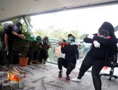 شرطة هونج كونج تطلق الغاز المسيل للدموع فى حرم جامعة "سيتى" وسط اضطرابات