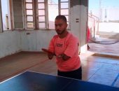 شاهد.. أحمد سليم  بلا أيادى يلعب تنس طاولة ويحلم بالمشاركة ببطولات دولية
