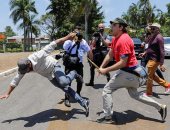 مؤيدو رئيس فنزويلا ومعارضية وجها لوجه فى البرازيل