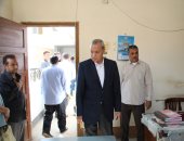 صور .. محافظ قنا يحيل 75 موظفا بالوحدة المحلية لمدينة دشنا للتحقيق