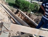 صور.. هبوط أرضى شرق الإسكندرية والحى يقوم بأعمال الإصلاح