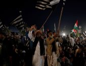 احتجاجات فى باكستان تطالب بعزل عمران خان وغلق طرق رئيسية