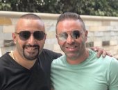 أحمد السقا ينشر صورة مع حازم إمام ويعلق: "الخلوق عشرة عمرى"