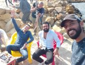 آسر ياسين يحتفل مع صناع "صاحب المقام" بانتهاء التصوير