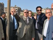 صور.. محافظ القاهرة يوجه بتوحيد واجهات المحلات بميدان التحرير 