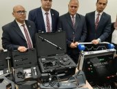 ضبط 4 أجهزة لكشف الذهب والمعادن بحوزة راكب بمطار القاهرة.. صور