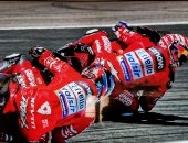 صور.. استعدادات سباق الدراجات النارية moto GP 2019 فى فالنسيا