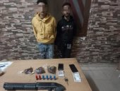 القبض على سائق وطالب بحوزتهما مواد مخدرة وبندقية خرطوش فى السلام
