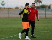 شاهد لحظة مغادرة عبد الله السعيد مران معسكر بيراميدز بالمغرب للإصابة