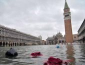 استمرار الفيضانات فى البندقية.. السلطات الإيطالية تعلن حالة التأهب القصوى.. رئيس البلدية: مليار يورو خسائر وتضرر 80 كنيسة.. لاستامبا: ارتفاع المياه يهدد   85% من المدينة بالغرق.. والوضع مأساوى والسياح يهربون