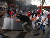 تصاعد وتيرة العنف فى تشيلى والشرطة تستخدم خراطيم المياه لتفريق المتظاهرين