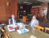 وزير الرى يراجع مشروعات الوزارة واستعدادات موسم السيول