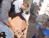 صور .. التصدى لـ 5 حالات بناء مخالف فى 3 أحياء بالإسكندرية   