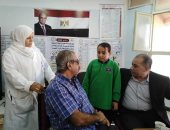 صور.. مدير التأمين الصحى يتفقد مدارس العاشر من رمضان فى الشرقية