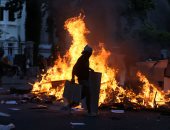 شهر من احتجاجات تشيلى.. حرب شوارع بين الشرطة والمتظاهرين فى سانتياجو وفالبارايسو