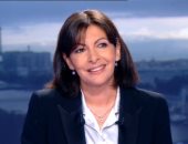 رئيسة بلدية باريس تفى بوعدها وتسبح فى نهر السين قبل 9 أيام من الأولمبياد