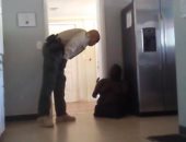 شرطى يصارع فتى 15عاما مبتور الأطراف..والقضاء ينصفه بعد مشاهدة الفيديو