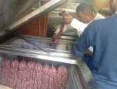 صور.. ضبط مخالفات فى حملة تموينية مكبرة شرق الاسكندرية 