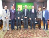 رئيس جامعة الإسكندرية يستقبل لجنة التعليم العالى لتقييمها فى تطوير العشوائيات