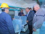 وزير النقل يتابع مشروع تطوير 90 عربة سكة حديد إسبانى مكيفة بورش كوم أبو راضى