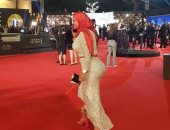 سما المصرى بالحجاب على السجادة الحمراء فى افتتاح مهرجان القاهرة السينمائي