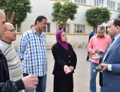 رئيس جامعة بنى سويف يحيل المقصرين للتحقيق فى زيارة مفاجئة