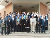 وكيل الأزهر يكرم أوائل الطلاب الوافدين للشهادتين الإعدادية والثانوية.. صور