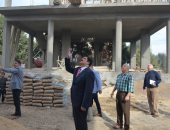 محافظ القليوبية يأمر بإزالة مبنى مخالف.. ويؤكد: جولات مفاجئة على القرى