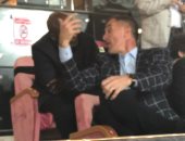 صور.. ميتشو مدرب الزمالك يحضر نهائي امم افريقيا 2019