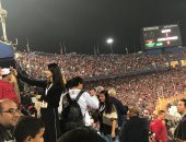 الإعلام الاجنبي يلتقط صورا تذكارية باستاد القاهرة في نهائي امم افريقيا 2019