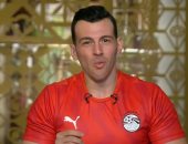 شاهد.. رامى رضوان يقدم مساء dmc بتشيرت المنتخب احتفالا بتتويجه