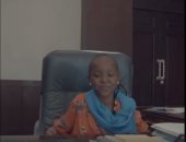 شاهد.. طفلة تتولي رئاسة وزراء السودان يوم واحد وتعرض مطالبها على حمدوك