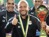 وائل رياض مدرب المنتخب الأولمبى يحتفل بعيد ميلاده الـ38