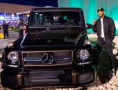 صور.. محمد رمضان يشترى سيارة نادرة فى معرض موسم الرياض بالسعودية