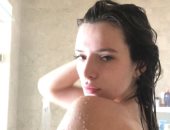 الممثلة العالمية بيلا ثورن تنشر مقطع فيديو أثناء استحمامها