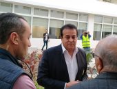 صور.. استقبال وزير التعليم العالى بالزغاريد بالجامعة المصرية اليابانية
