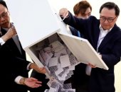 هونج كونج.. الديمقراطيون يحققون فوزا كاسحا فى الانتخابات.. الإندبندنت: المشاركة فى المحليات "قياسية".. وزير الخارجية الصينى: محاولات عرقلة وتقويض استقرار هونج كونج لن تنجح أبدا وستبقى جزءا من الصين