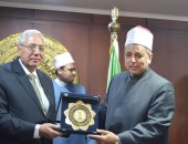 رئيس قطاع المعاهد الأزهرية يؤكد أهمية الوعى الأسرى والتربية فى بناء المجتمع