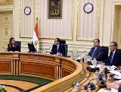 رئيس الوزراء يستعرض الخطوات التنفيذية لتيسير الإفراج الجمركى عن البضائع بالموانئ.. إصدار قائمة بيضاء للمستوردين.. والبدء قريبا فى اتخاذ الإجراءات اللازمة للربط الإلكترونى بين أجهزة الدولة وشركات خدمات الموانئ