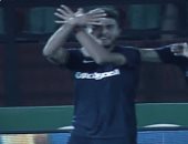 شاهد.. محمد شريف يحتفل على طريقة "النسر " بعد هدف الفوز على الزمالك