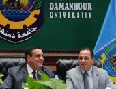 جامعة دمنهور تقرر إلزام الطلاب بمحو أمية 5 أشخاص كشرط للتخرج