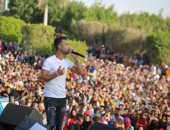 صور.. هيثم شاكر يحيى حفلا بجامعة حلوان تحت شعار "أنت أقوى من المخدرات"