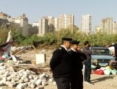 صور .. تنفيذ 8 قرارات إزالة وإيقاف بناء 5 عقارات مخالفة شرق الاسكندرية