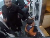 "اتكتبله عمر جديد".. وزيرة إيطالية تنشر فيديو للحظة إنقاذ طفل سقط من مركب مهاجرين