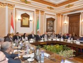 مجلس جامعة القاهرة يستقبل رئيسة اتحاد الطلاب ونائبها للتهنئة بالفوز