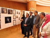 صور.. رئيس جامعة كفر الشيخ يفتتح معرض الفنون التشكيلية ويتفقد كلية الطب