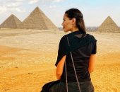 شاهد.. الممثلة البرازيلية ريبكا دا كوستا تستمتع بالحضارة المصرية فى الهرم