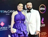 عبير صبرى وزوجها أول الحضور على السجادة الحمراء لحفل لختام القاهرة السينمائى