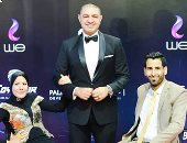 رئيس DMC برفقة اثنين من أصحاب الهمم فى ختام القاهرة السينمائى